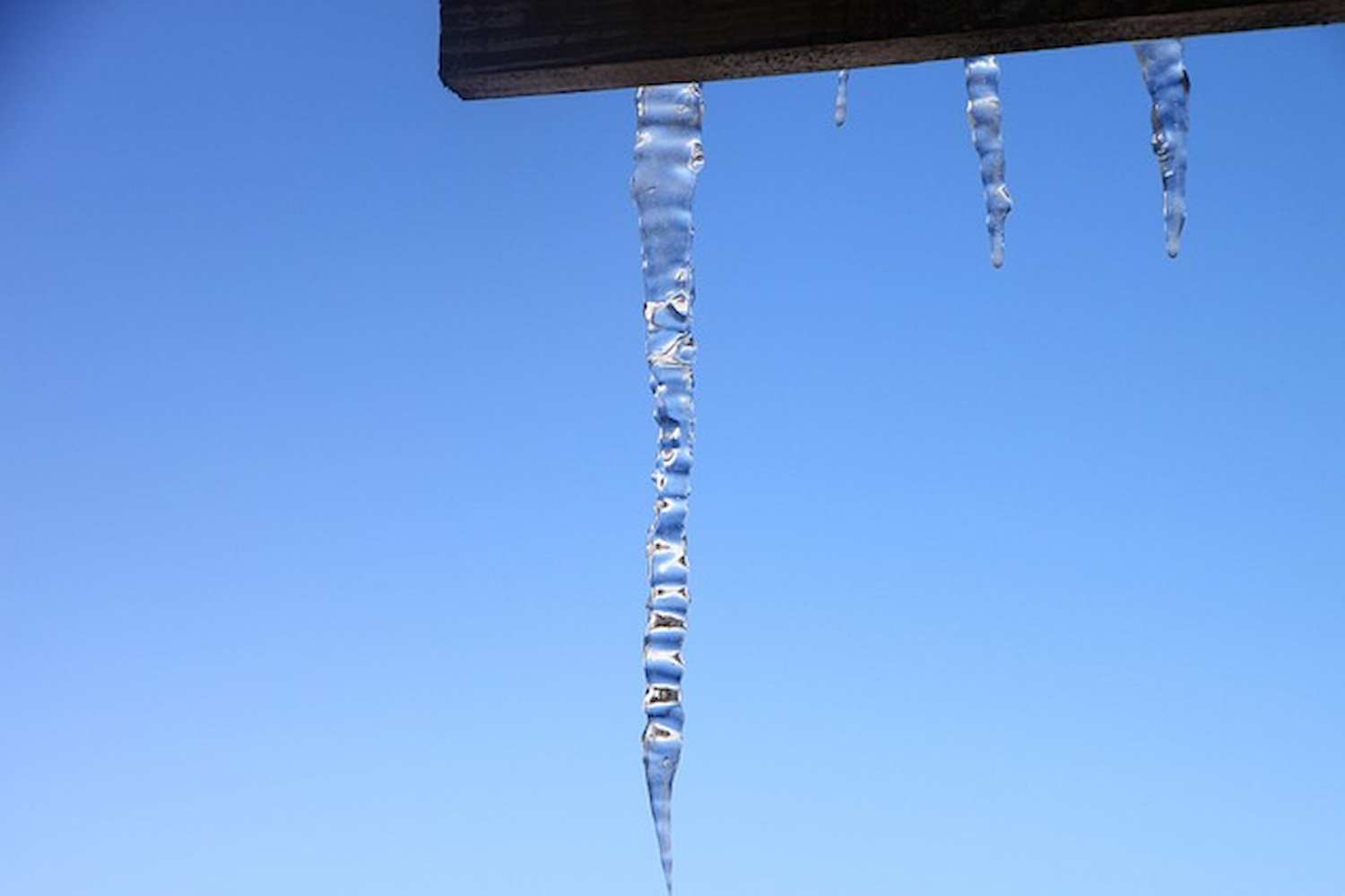 cold, ice dam, hanging