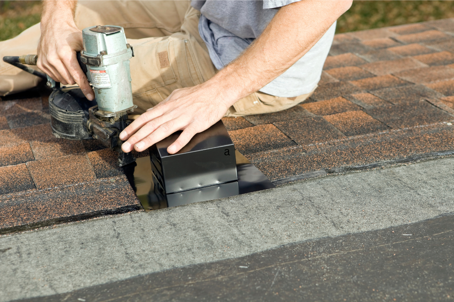 Flashing installation on roof