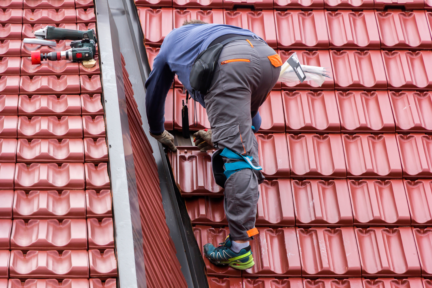 Professional roofer vs. DIY decision