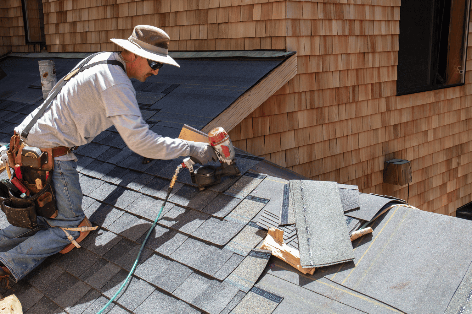 An illustration contrasting DIY roof installation with hiring a professional roofing contractor. 