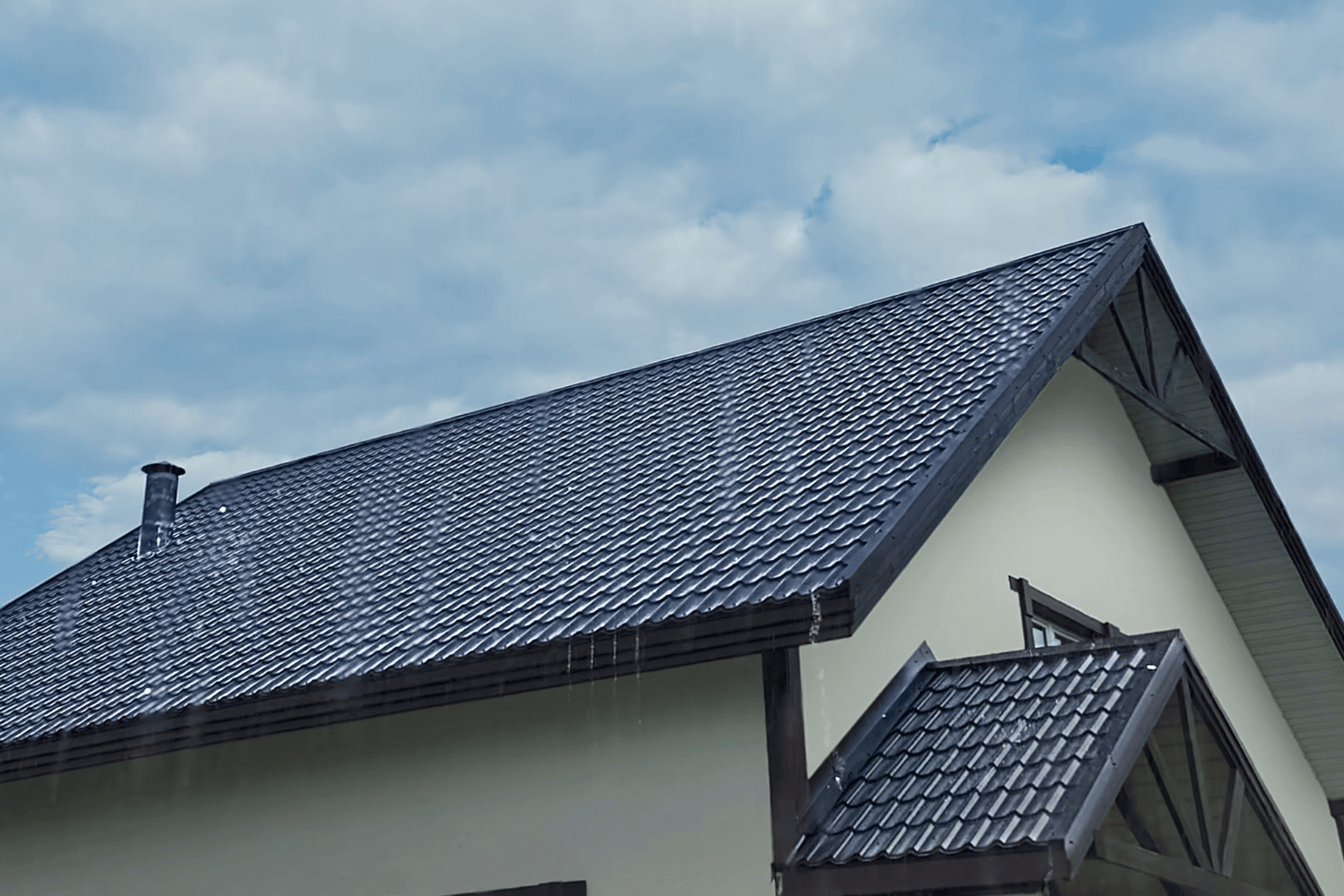 Illustration comparing hip vs gable roof styles. 