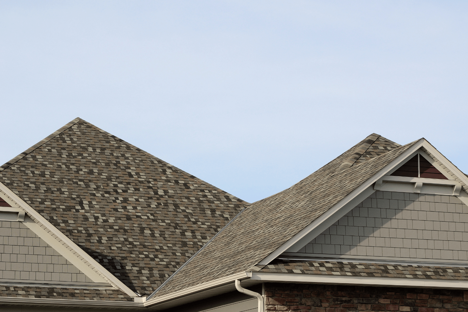 Trends in roof shingle colors for 2024, including nature-inspired tones. 