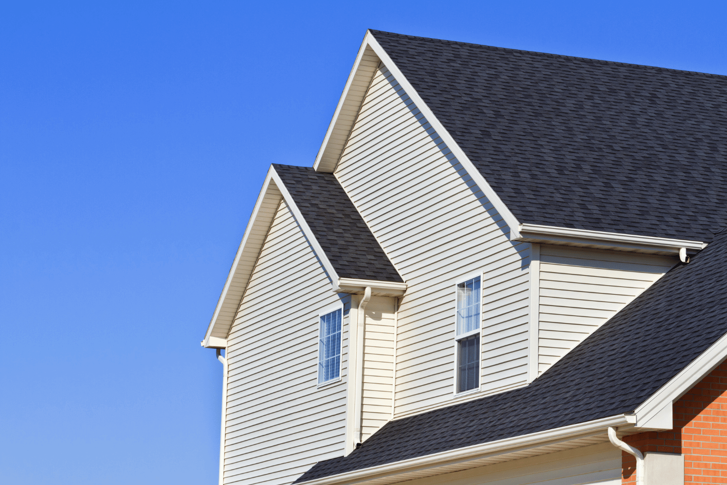 Vinyl siding that effectively deters woodpeckers. 