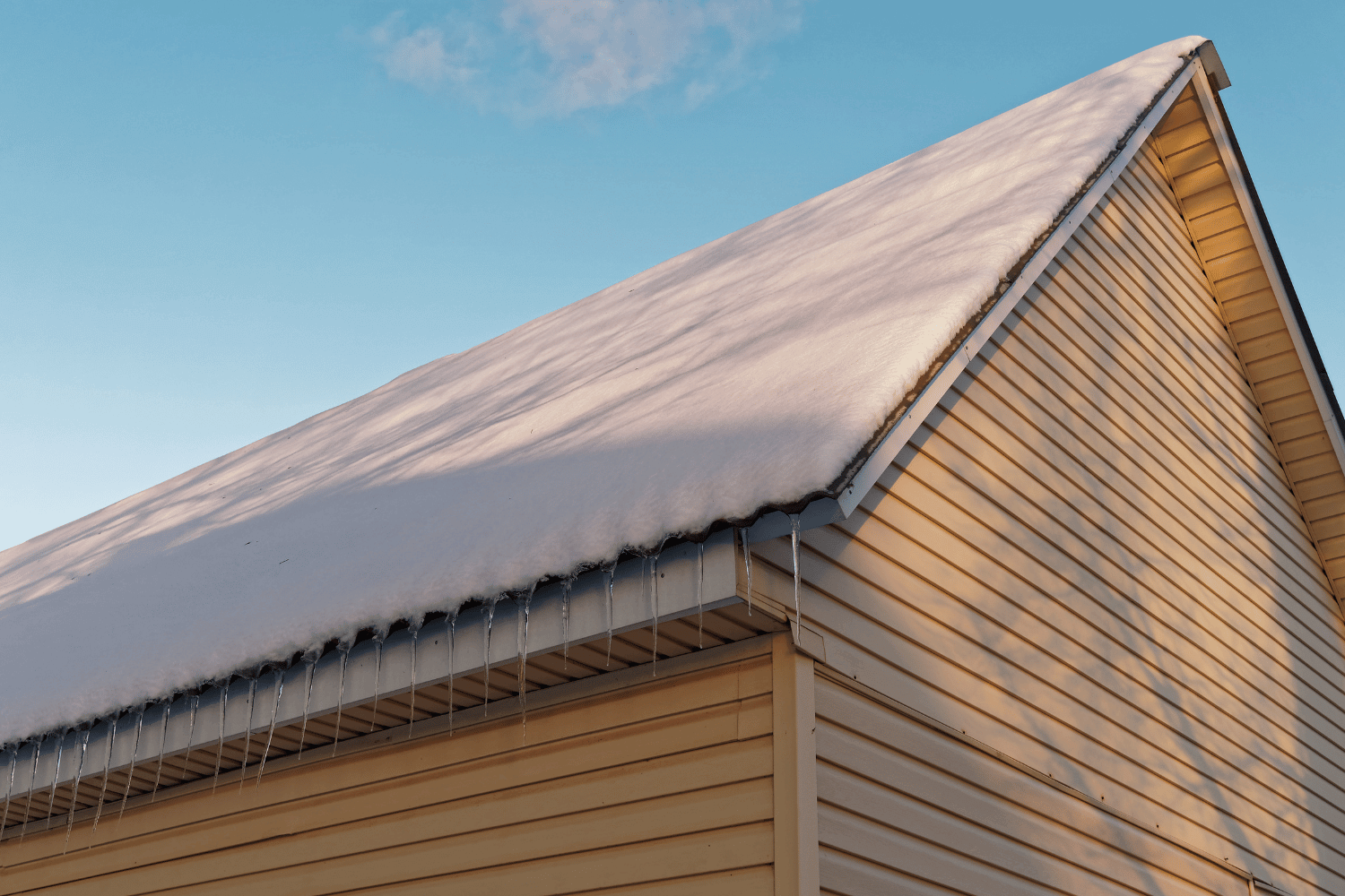 Illustration of how drip edges protect a roofing system from water infiltration. 